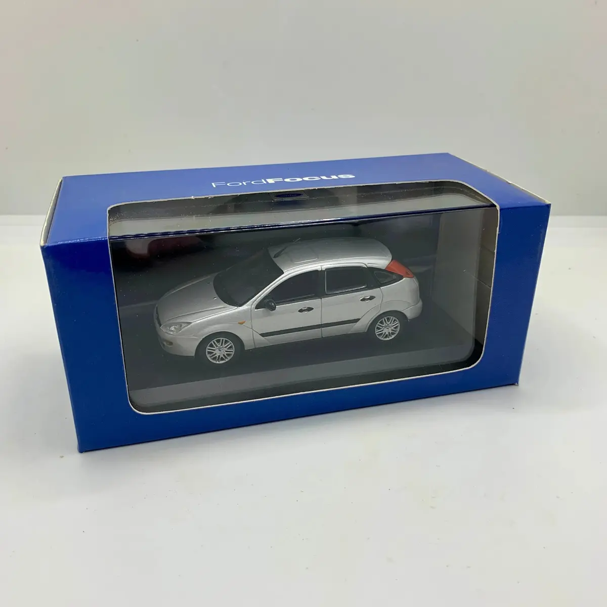 Iconic Ford Focus Collectable Classic Cars 1/43 Scale 2
