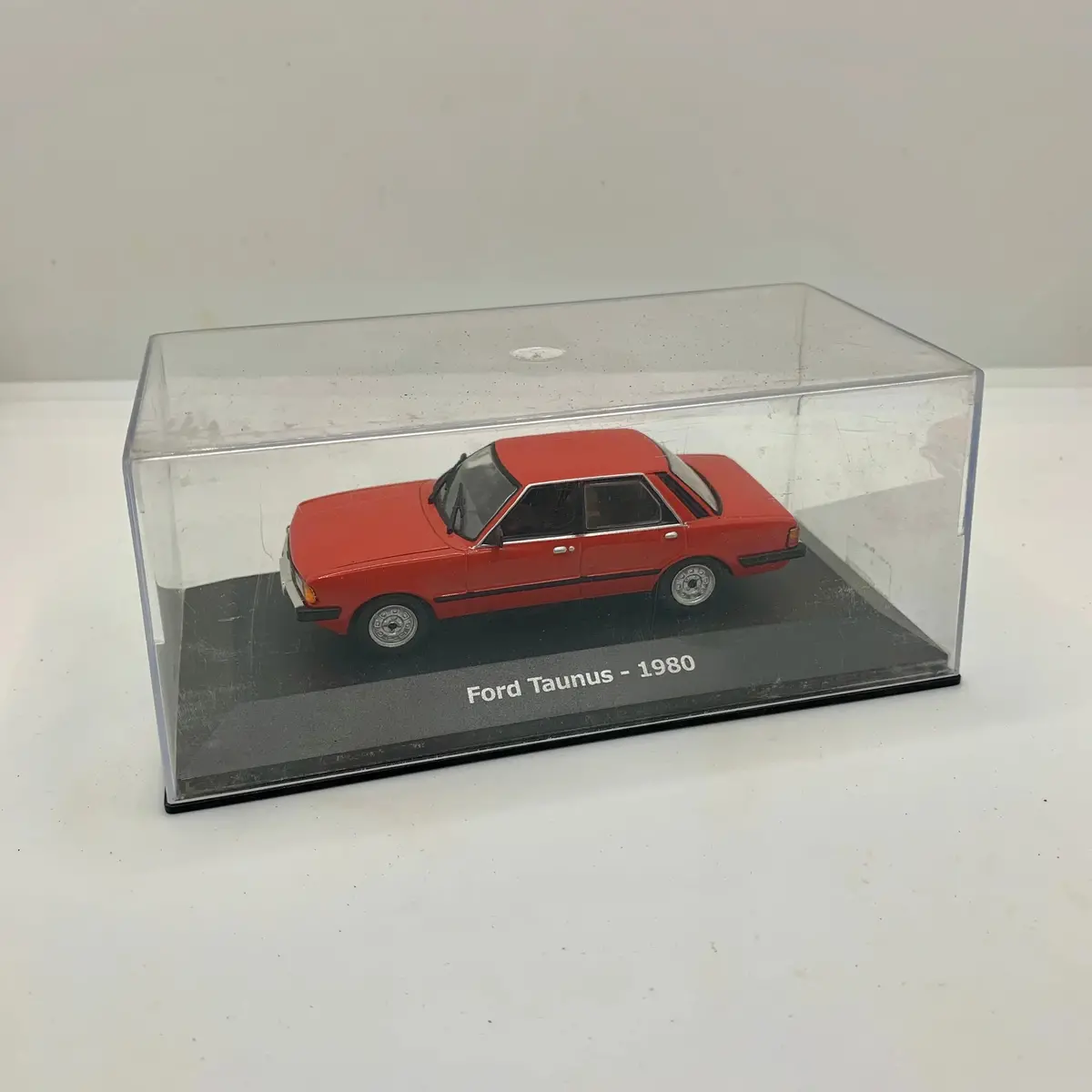 Iconic Ford Taunus Collectable Classic Cars 1/43 Scale 1