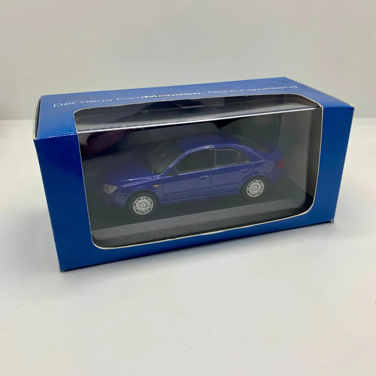 Iconic Ford Mondeo Collectable Classic Cars 1/43 Scale 1