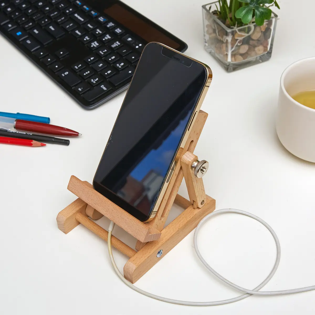 Easel Phone Stand 1
