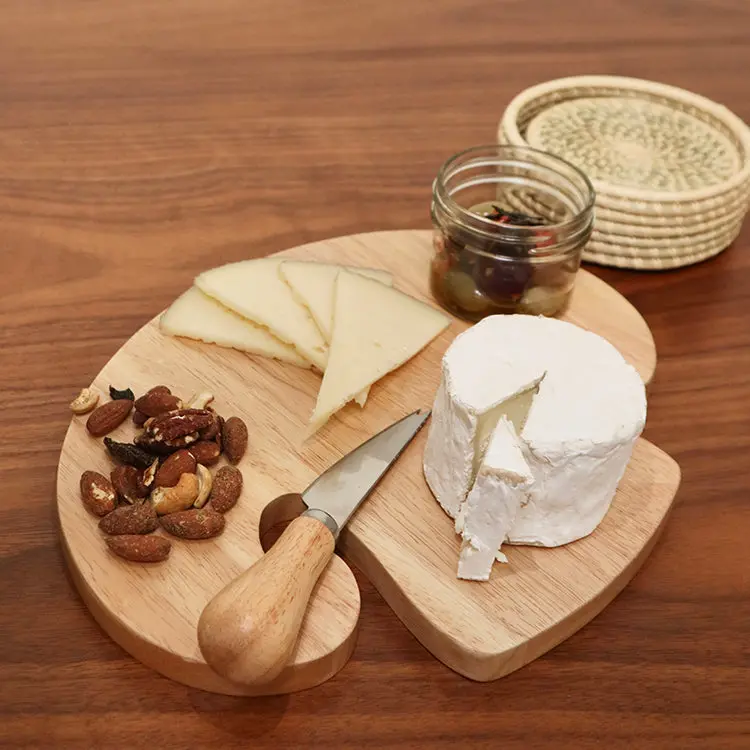 Mushroom Cutting Board & Knife 2